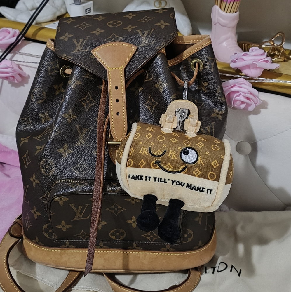 Auth. Louis Vuitton Montsouris MM Rucksack - Picture 16 of 17